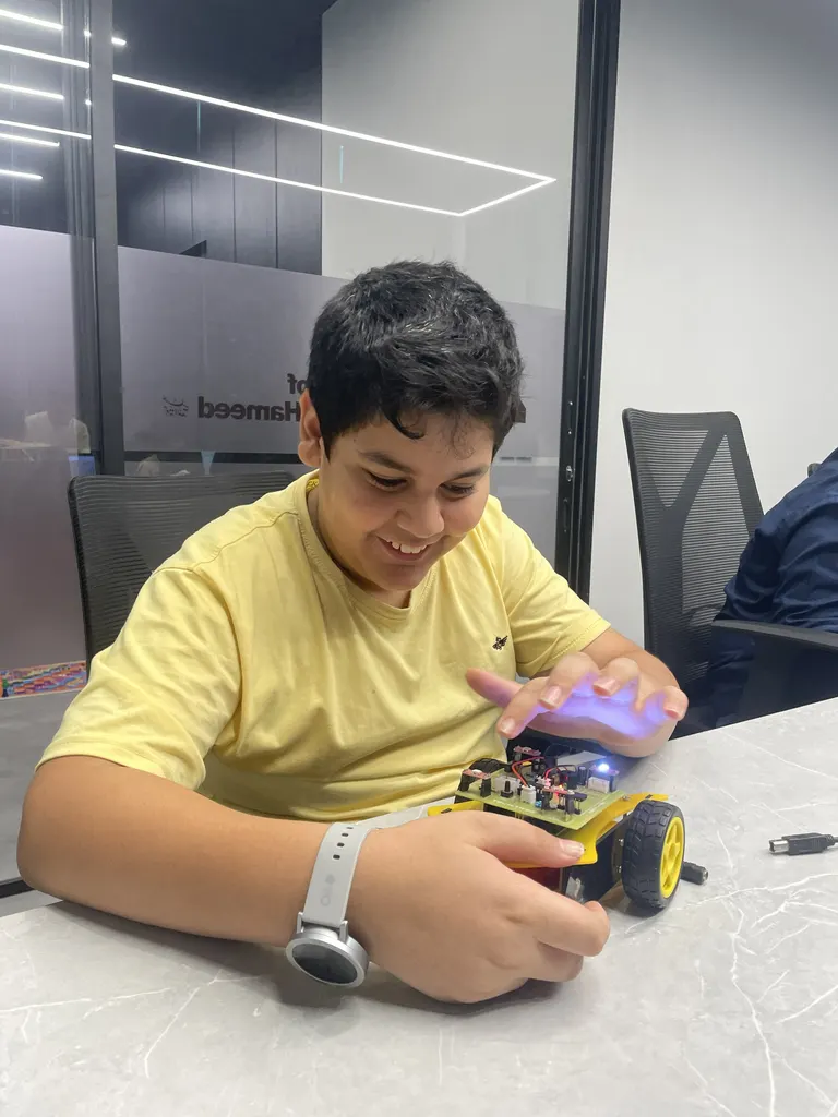 Student project light following robot car